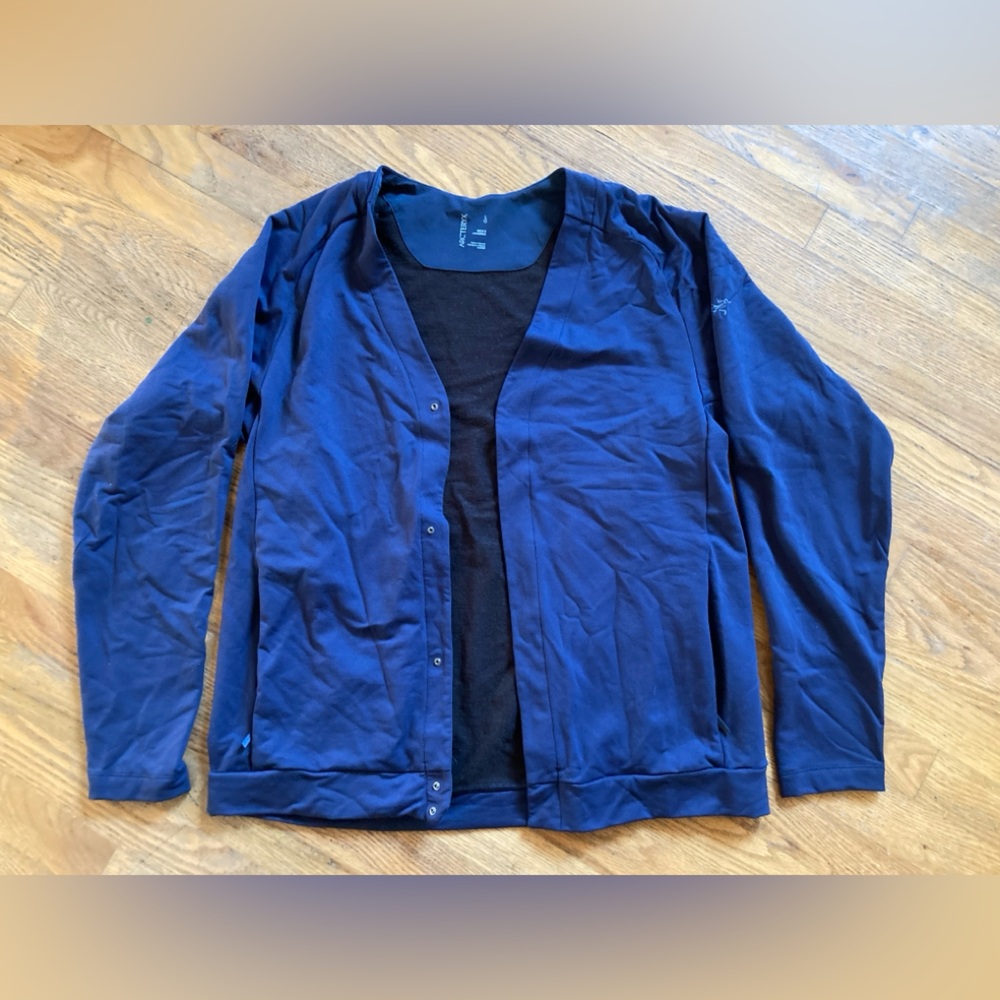 Arc’teryx Mens A2B cardigan- size large. Blue. Very good used condition